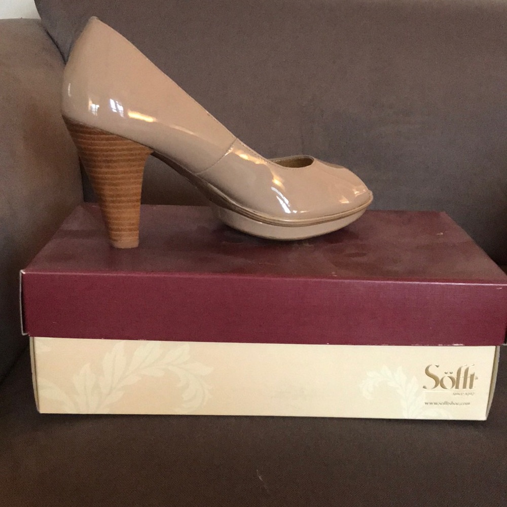 Sofft brand nude pumps